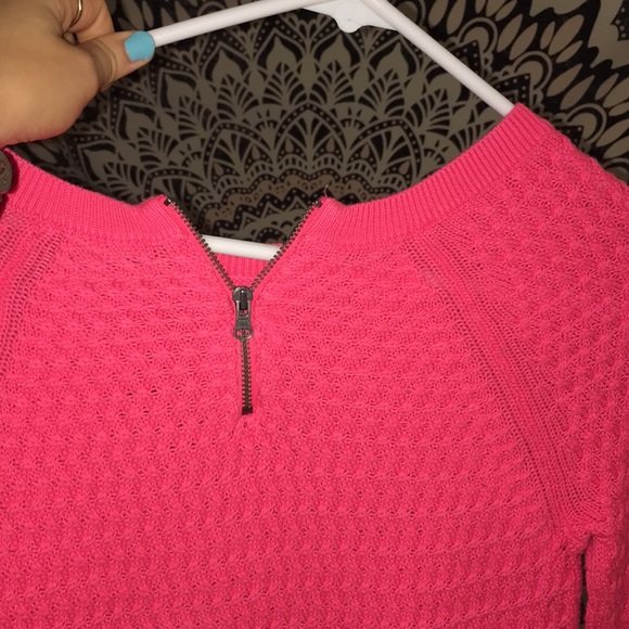 sweater - Picture 3 of 3